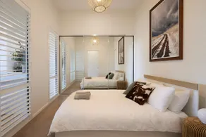 Kingston Waterfront Retreat - Image 5