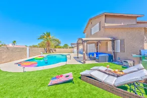 ☀ Luxury Family Vacation! Mini Golf - Heated Pool and Spa - RV Parking - Image 2