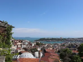 Stylish suite w/ sea view in the heart of the city - Image 4