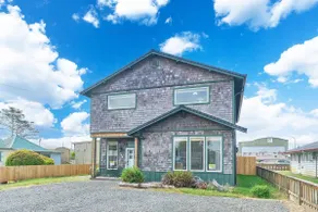 Gone Coastal • Spacious • 2 Kitchens • Downtown - Image 4