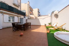 Apartment with a large patio and a great location! - Image 3