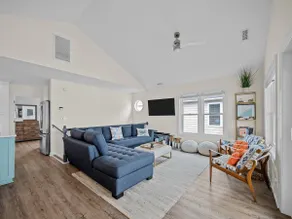 Beach Front home with hot tub, Linens Provided - Image 4