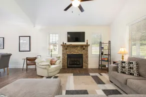 3BR/2BA Short/Mid/Long-Term in West AVL & Dogs OK! - Image 3
