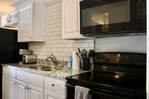 Furnished 1 Bedroom Apartment Near Redstone - Image 3