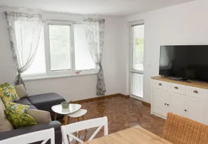 Perfect Summer Vacation Rental - One-Bedroom Flat - Image 3