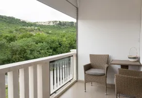 Perfect Summer Vacation Rental - One-Bedroom Flat - Image 4