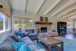 Serene Mendocino Retreat with EV Charger - Image 4