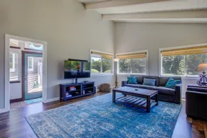 Serene Mendocino Retreat with EV Charger - Image 2