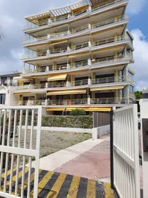 T2 SEA FRONT FREE AND CLOSED PARKING. BEACH - Image 4