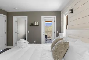 Modern Retreat with Mountain Views! - Image 4