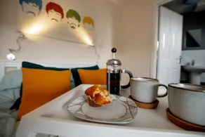 Chichele House, sleeps 8, Nr Rushden Lakes, allocated parking, corporate welcome - Image 2