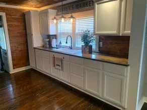 Country cottage on 3 acres right outside of town close to UTM  - Image 3