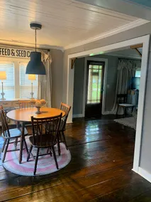 Country cottage on 3 acres right outside of town close to UTM  - Image 4