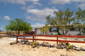 Cozy Guest Suite W/ Private Entrance & Backyard - Image 2