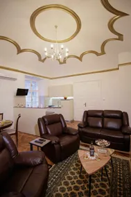 Little Vienna Gold Apartment - Image 2