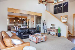 Stunning mtn Views, sleeps 14, Hot tub, rec passes - Image 3