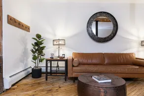 Stylish downtown loft - walk to restaurants/shops - Image 5