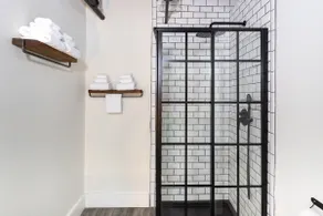 Stylish downtown loft - walk to restaurants/shops - Image 3