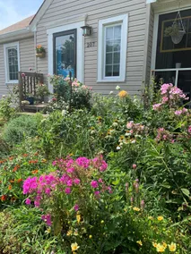 Downtown 2-bedroom cottage. Walking distance to VT - Image 2