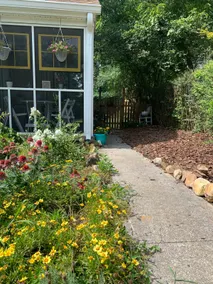 Downtown 2-bedroom cottage. Walking distance to VT - Image 3