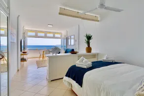 ★ Seaside Studio w/ Sunset Views + Fast Wifi ★ - Image 4