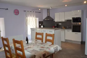 Cottage with beautiful mountain views - Image 3