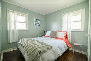 Peaceful Cottage with Mountain Views - Image 3