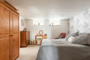 Spacious basement flat in beautiful Calderdale - Image 5