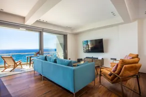 Supreme Sea Views From Top Floor Apartment - Image 3
