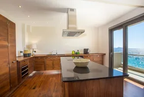 Supreme Sea Views From Top Floor Apartment - Image 4