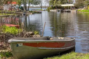 Charming with Modern Amenities, 3 brdms Waterfront, Flexible Rentals - Image 5