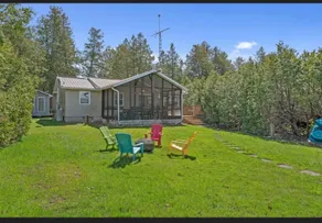Charming with Modern Amenities, 3 brdms Waterfront, Flexible Rentals - Image 4