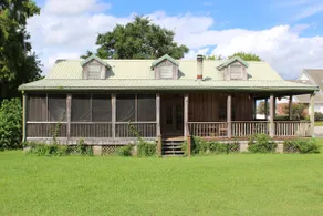 3-bedroom fishing camp with dock and boat slip - Image 3