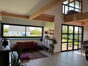 Modern architect-designed house - Image 2