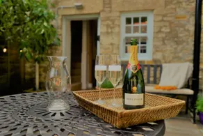 Extremely comfortable entire Cotswold house. - Image 2