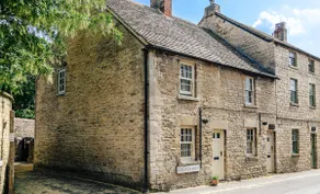 Delightful Cotswold Cottage for two, Log Burner, Garden & Dog Friendly - Image 2