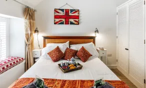 Extremely comfortable entire Cotswold house. - Image 3