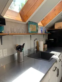 Modern Oceanview Cottage - Image 4