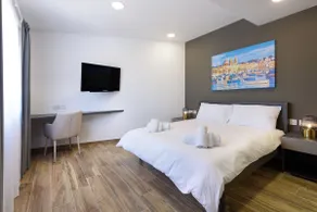 Deluxe Studio with Street View in St. Paul’s Bay - Image 2