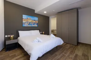 Deluxe Studio with Street View in St. Paul’s Bay - Image 4