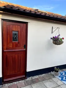 A chic suite nestled in Norfolk, pet friendly. - Image 2