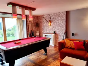 Pool table, American diner, sauna & gym - Image 2