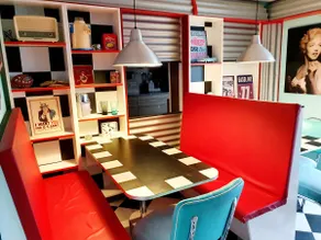 Pool table, American diner, sauna & gym - Image 5