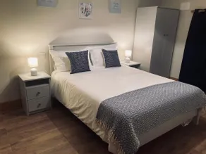 Beautiful, newly renovated Riverside House, Brosna - Image 4