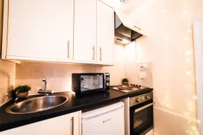 Charming Studio in the Heart of Vibrant Brighton - Image 4