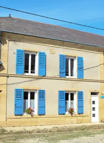 Spacious and Comfortable Country House - Image 3