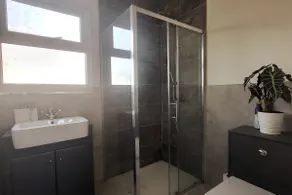 Semi-rural, hot-tub, close to Liverpool Airport - Image 2