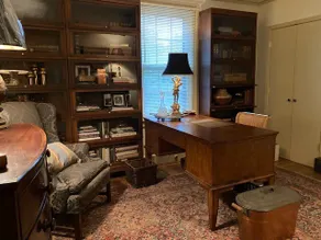 Exec 1Br 1st Flr refurbished c.1960s bungalow - Image 3