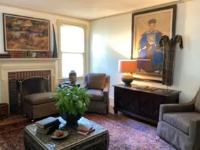 Exec 1Br 1st Flr refurbished c.1960s bungalow - Image 2