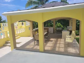 Spacious 1 Bedroom Suite (with Pool View) - Image 4